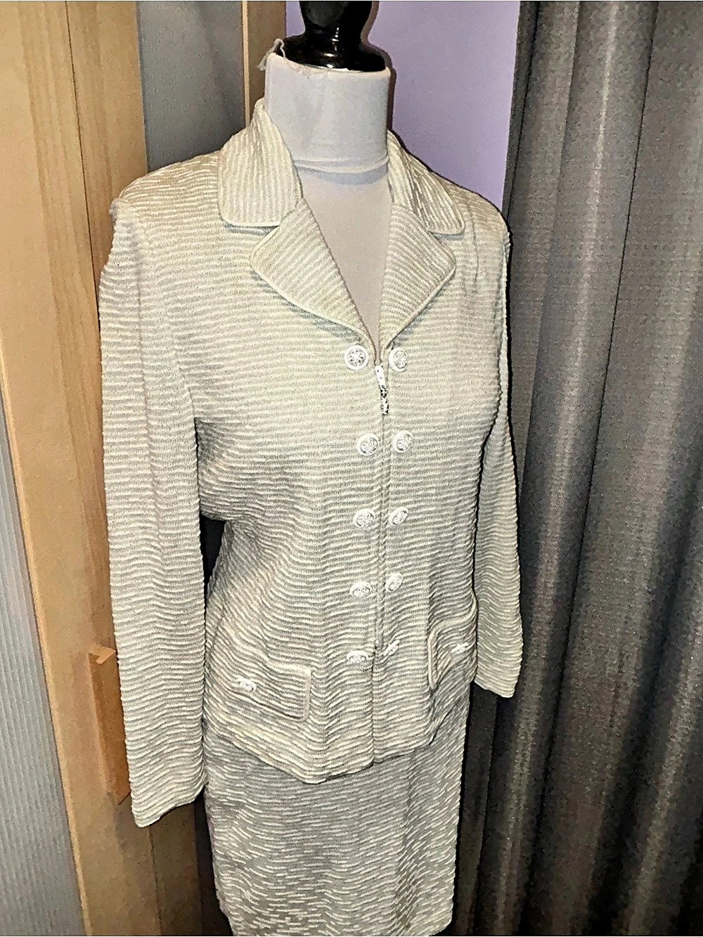 St. John 2 pc Skirt Jacket Suit Seafoam White Sz 2